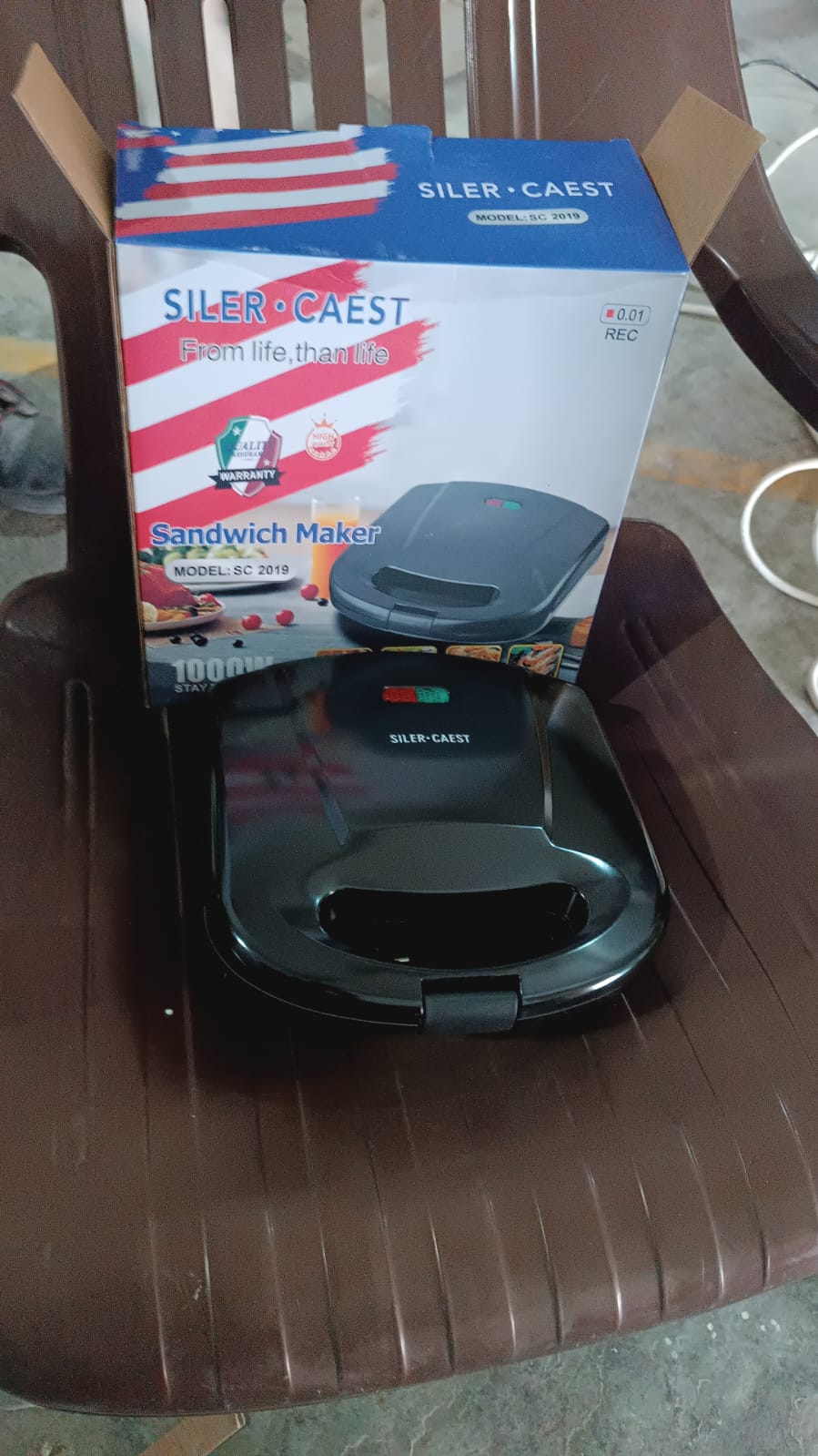 Sandwich Maker Makes Sandwich Non-Stick Plates| Easy to Use with Indicator Lights Sandwich toaster Sandwich Maker Makes Sandwich Non-Stick Plates| Easy to Use with Indicator Lights Sandwich toaster